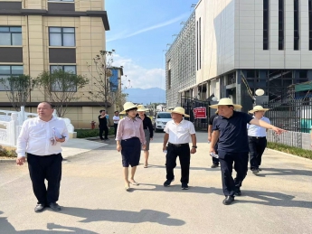 西乡县委副书记、县长王亚珍现场检查指导一馆一中心项目建设
